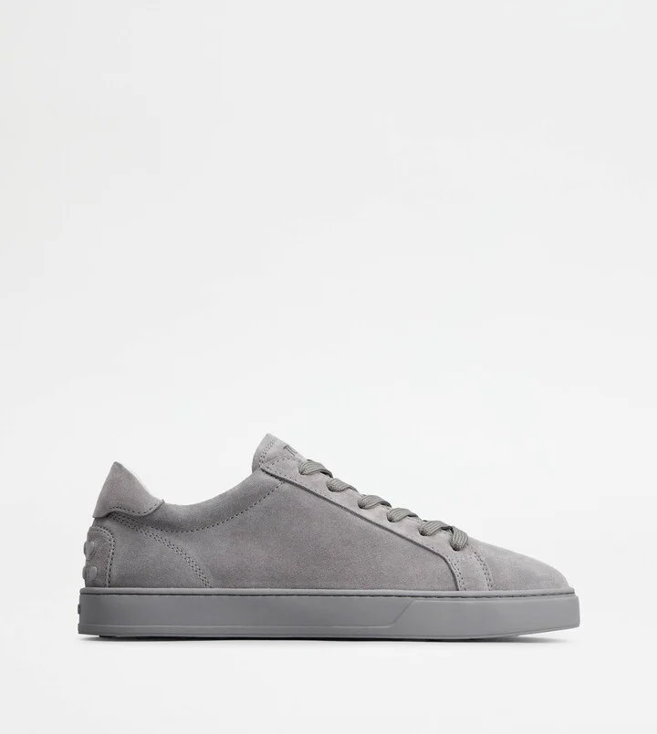 Sneakers in Suede