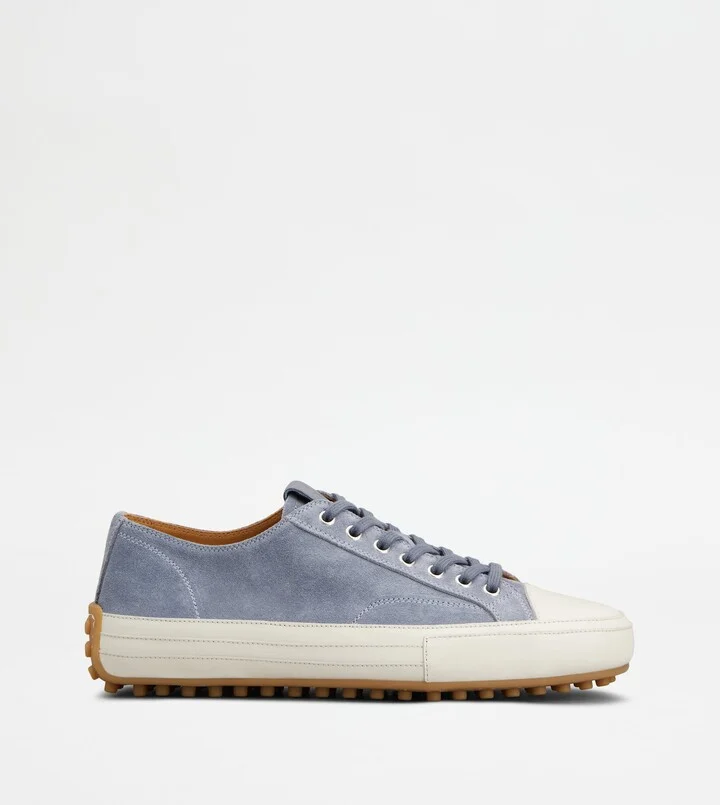 Sneakers in Suede