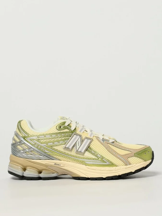 Sneakers NEW BALANCE Woman color Gold