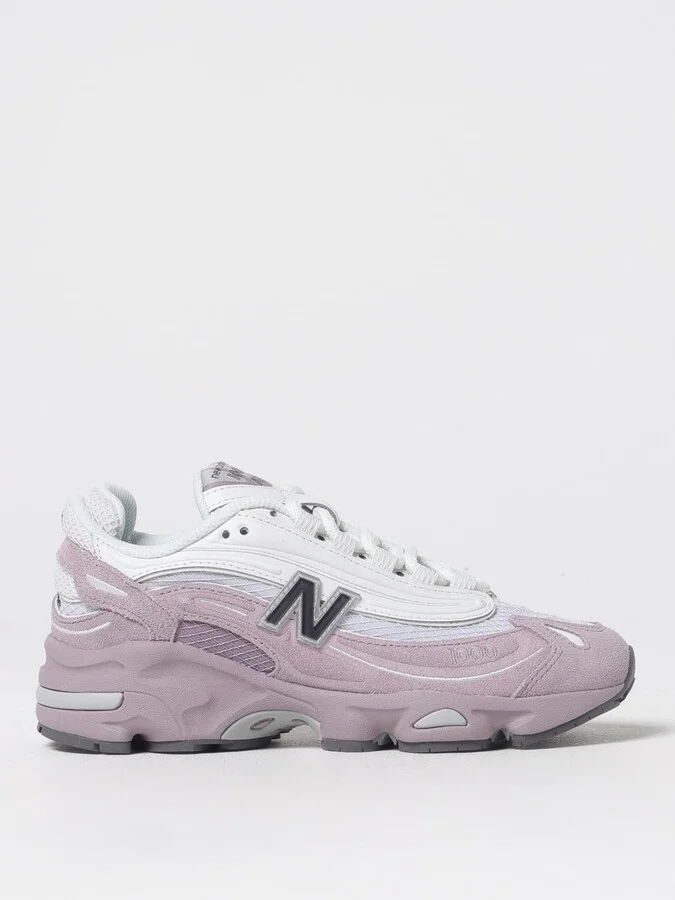 Sneakers NEW BALANCE Woman color Red