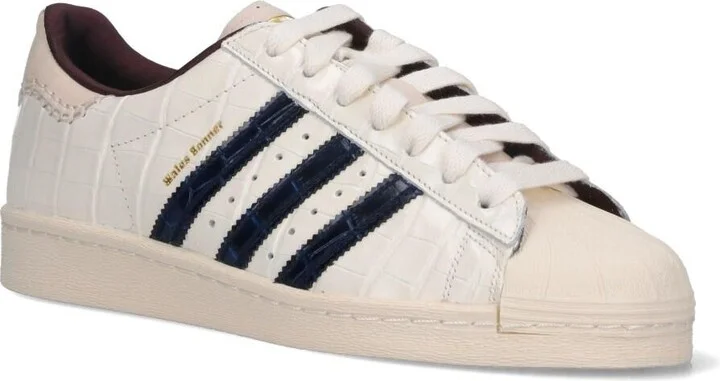Sneakers 'superstar'