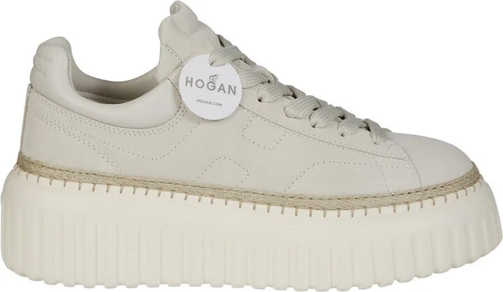 Sneakers With Textured Sole And Secure Fit