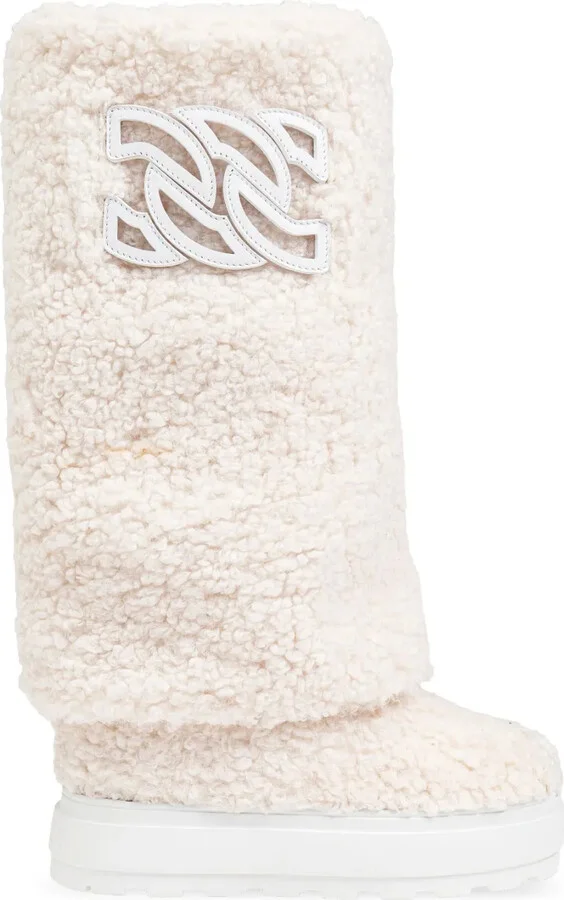 Snow boots