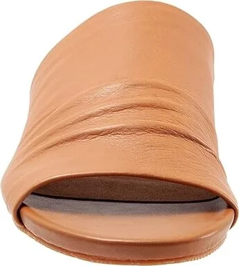 SoftWalk Camano Women's Shoes Tan : 5.5 M (B), Leather - Image 5