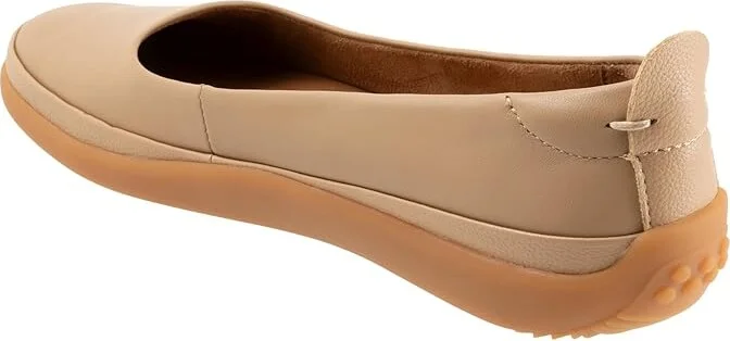 SoftWalk Disa Women's Flat Shoes Beige : 10 M (B), Leather - Image 4