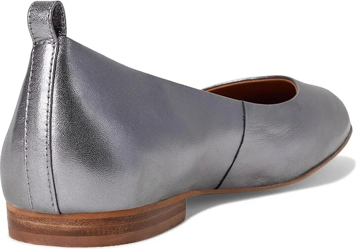 SoftWalk Kiris Women's Flat Shoes Pewter : 5 M (B), Leather - Image 4