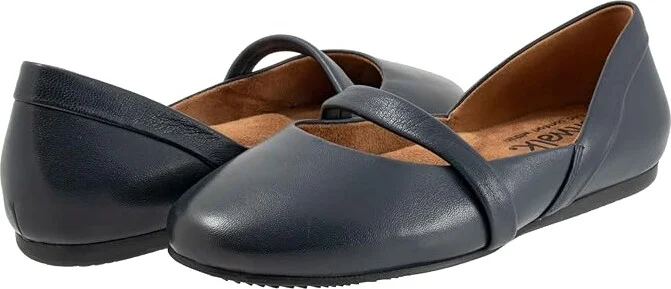 SoftWalk Samara Women's Flat Shoes Navy : 7.5 WW (EE), Leather