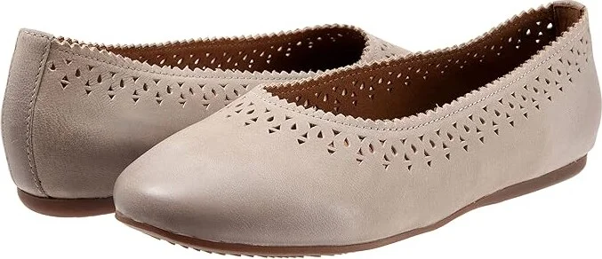 SoftWalk Selma Women's Shoes Grey Nubuck : 5 M (B), Leather
