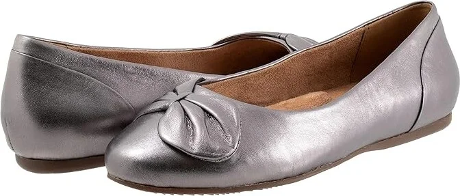 SoftWalk Sofia Women's Flat Shoes Pewter : 9 M (B), Leather