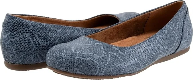 SoftWalk Sonoma Women's Shoes Smoke Snake : 9 N (AA), Leather