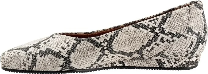 SoftWalk Vellore Women's Shoes Blake White Snake : 7.5 M (B), Nappa - Image 5