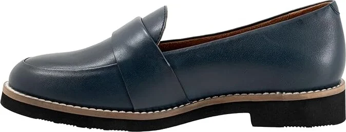 SoftWalk Walsh Women's Flat Shoes Navy : 9 N (AA) - Image 6