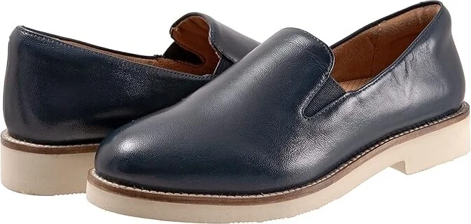 SoftWalk Whistle II Women's Flat Shoes Navy : 8.5 WW (EE)
