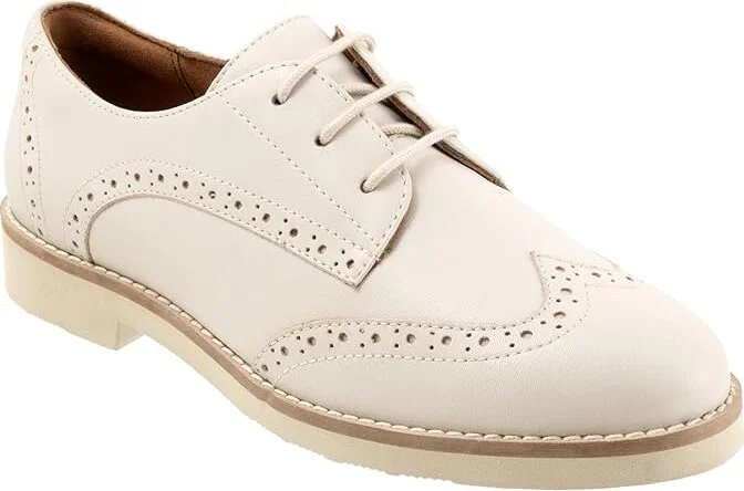 SoftWalk Willet Women's Flat Shoes Ivory : 7 W (D), Leather - Image 5