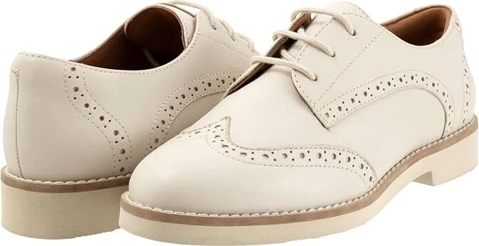 SoftWalk Willet Women's Flat Shoes Ivory : 7 W (D), Leather