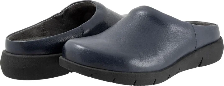 SoftWalk Women's Andria Clog