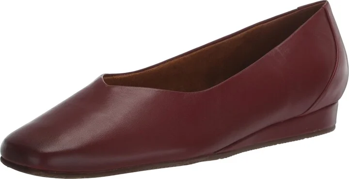 SoftWalk Women's Ballet Flat