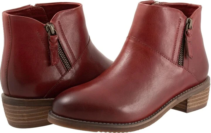SoftWalk Women's Boot Ballet Flat