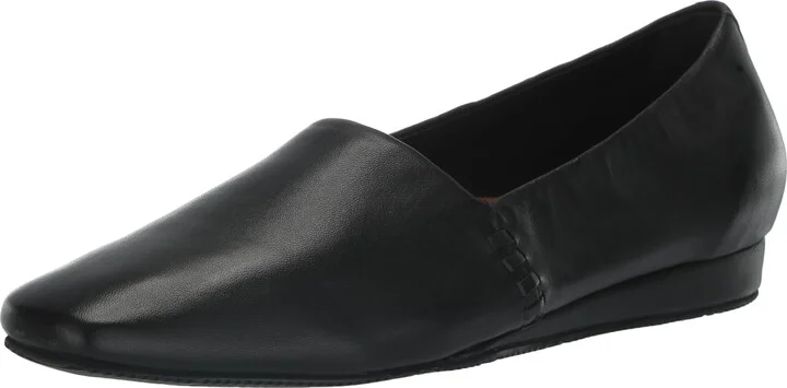 SoftWalk Women's Vale Flat Sandal