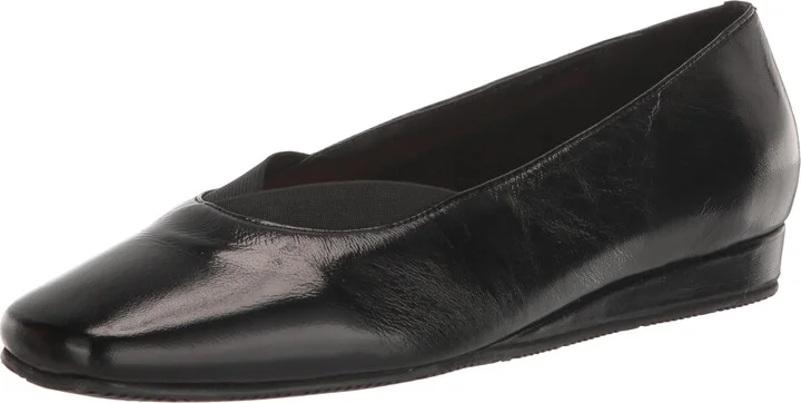 SoftWalk Women's Viana Ballet Flat