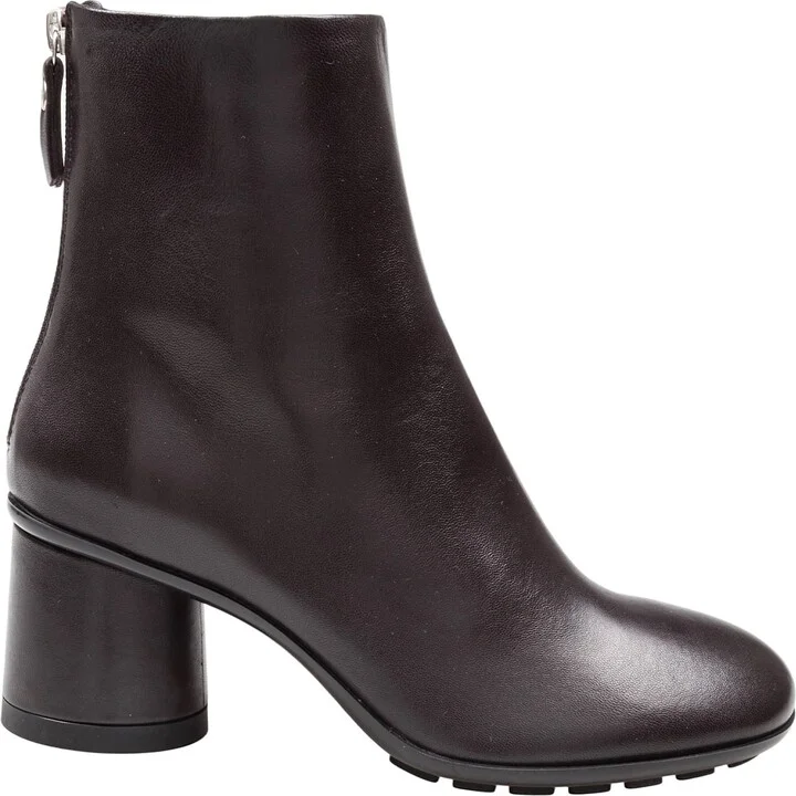 Softy Curvy Leather Ankle Boots In Dark Brown