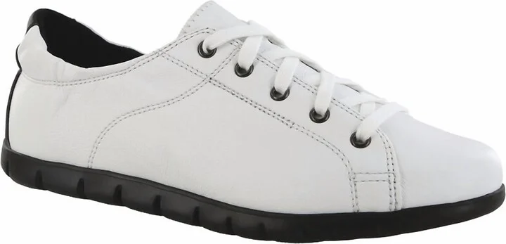Solstice Ii Lace Up Flat Shoes In Chalk/shadow