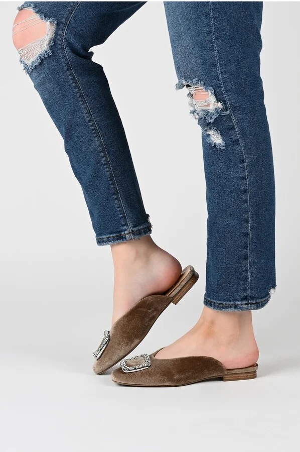 Sonnia Flat Mule - Image 11