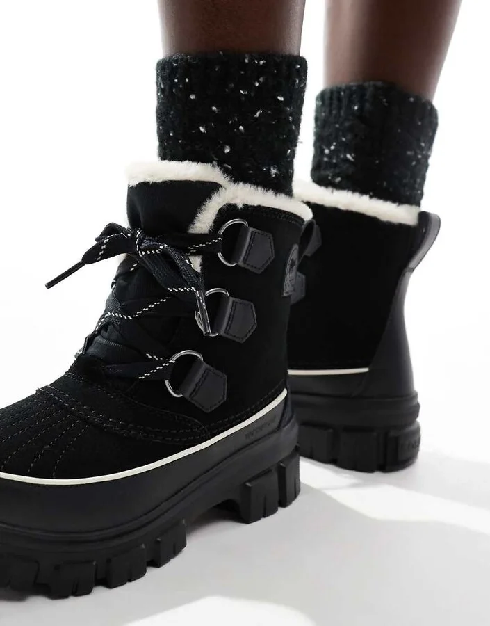 Sorel Tivoli V WP waterproof boots in black and fawn - Image 2