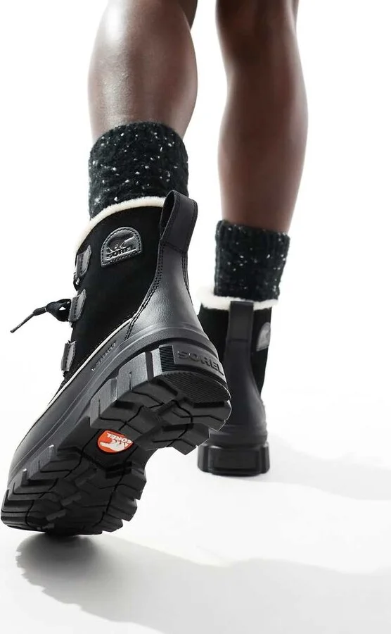 Sorel Tivoli V WP waterproof boots in black and fawn - Image 3