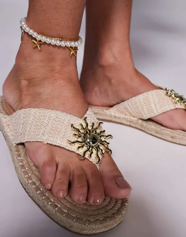 South Beach Flip Flop with Sun in Natural Raffia - Image 4