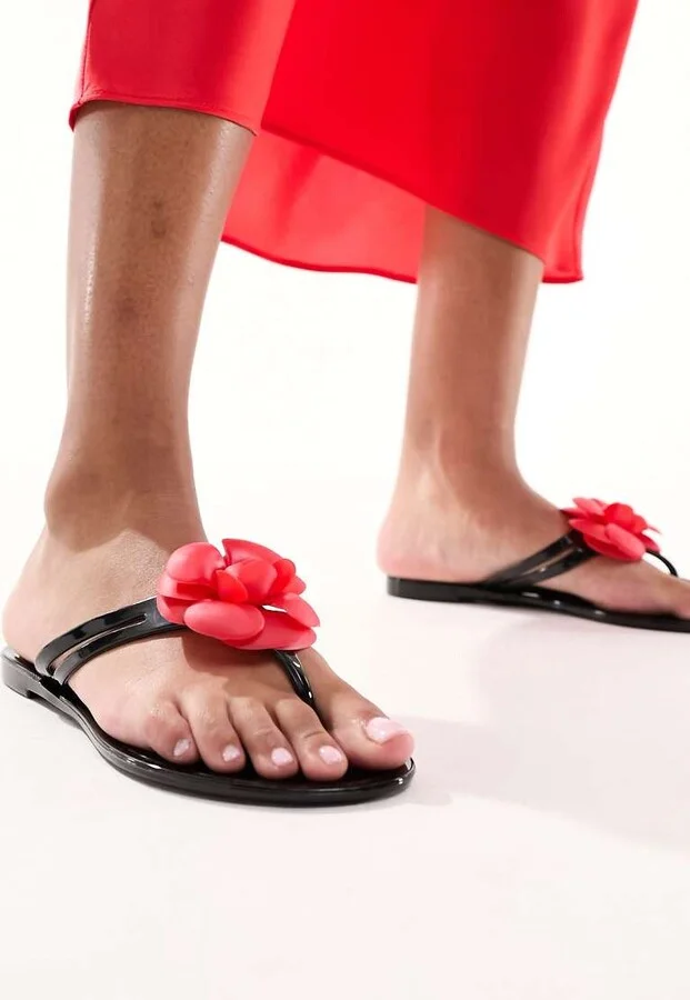 South Beach flower flip flops in black with red rose