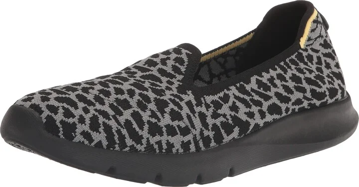 Spenco Women's Epic Stretch Giraffe Sneaker