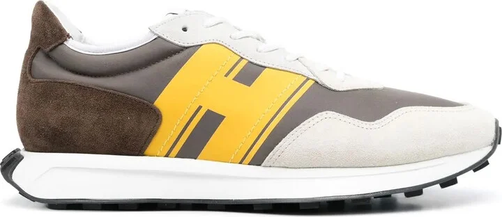 Sporty low-top sneakers