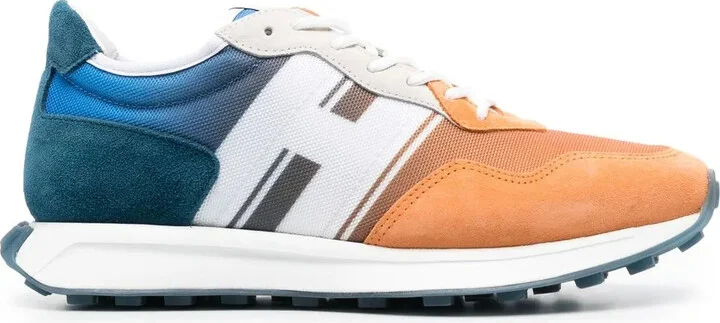 Sporty low-top sneakers