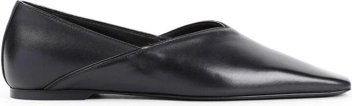 Square-toe Flat Shoes