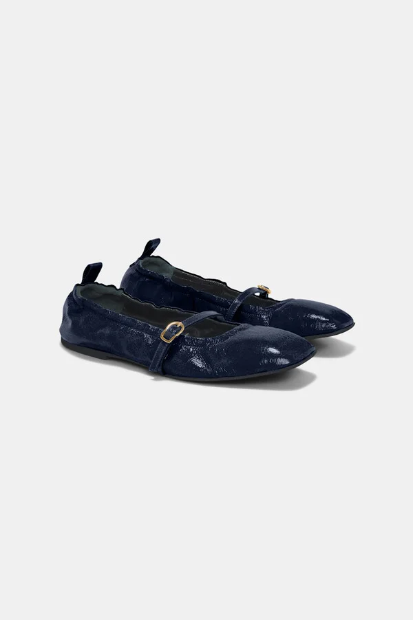 Square toe shiny leather flats with signature buckle - Image 5