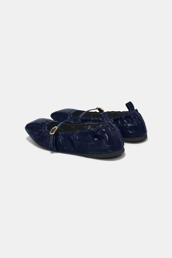 Square toe shiny leather flats with signature buckle - Image 6
