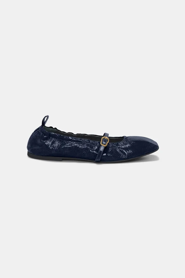 Square toe shiny leather flats with signature buckle