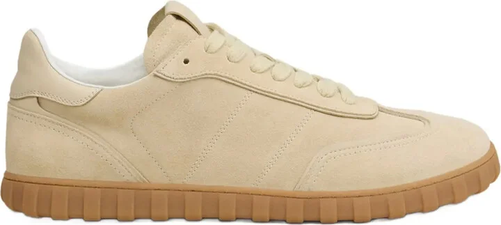 Step sneakers