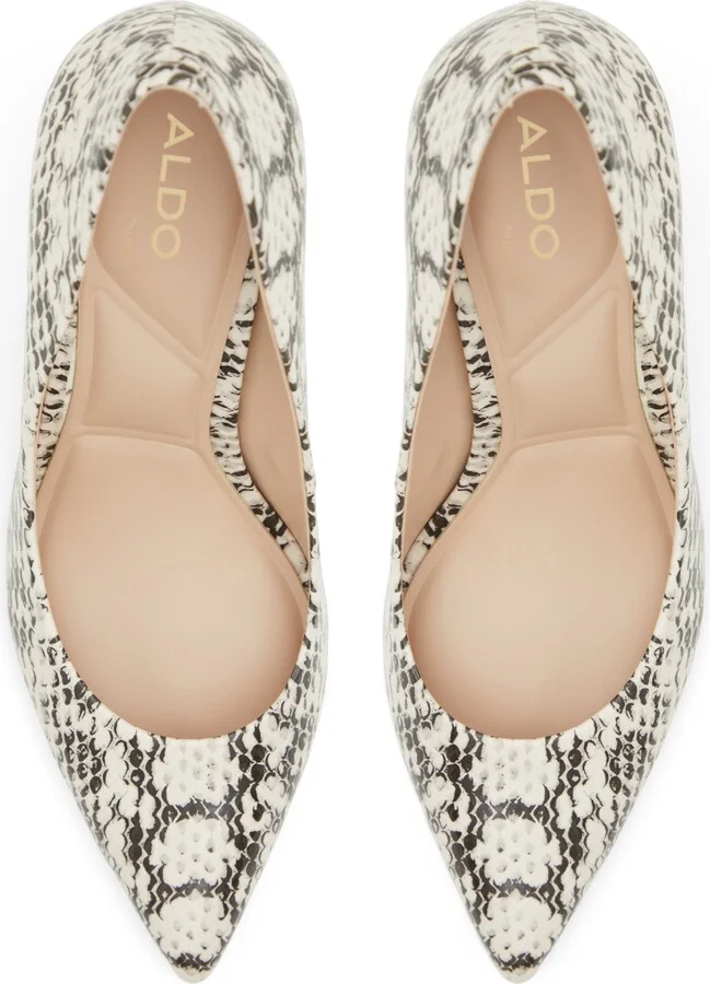 Stessy Pointed Toe Pump - Image 4