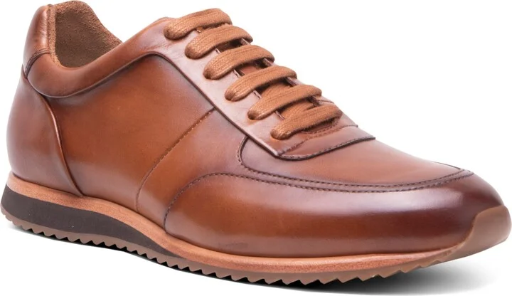 Stokes Sneaker