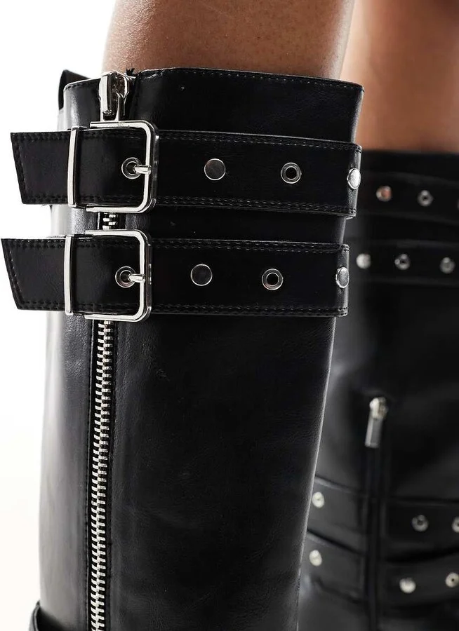Stradivarius buckle detail chunky flat knee high boots in black - Image 3