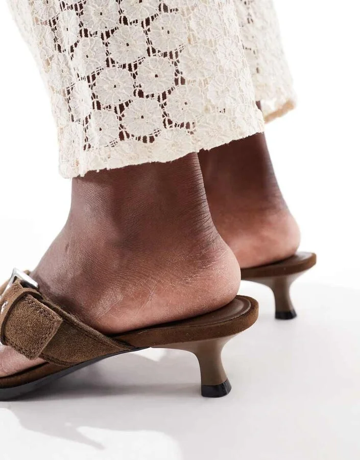 Stradivarius buckle detail leather heeled thong sandal in brown - Image 4