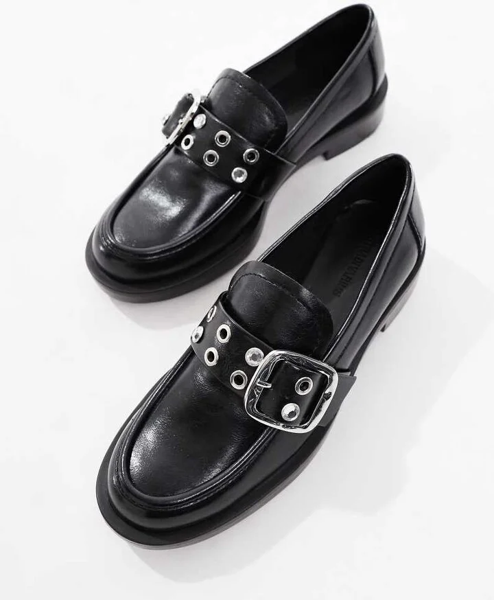 Stradivarius buckle detail loafers in black - Image 2