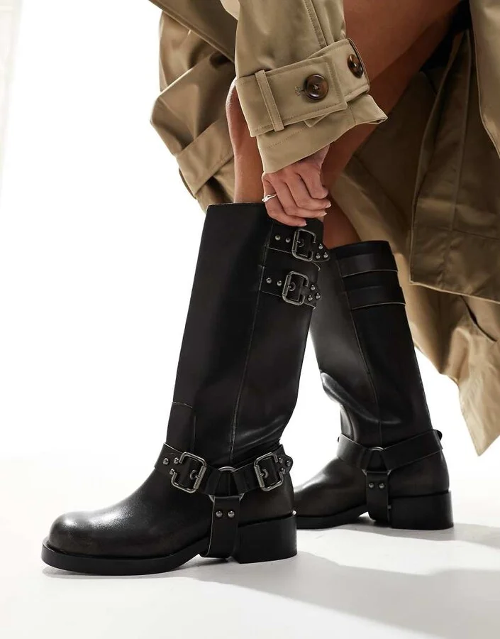 Stradivarius buckle moto boot in gray - Image 2