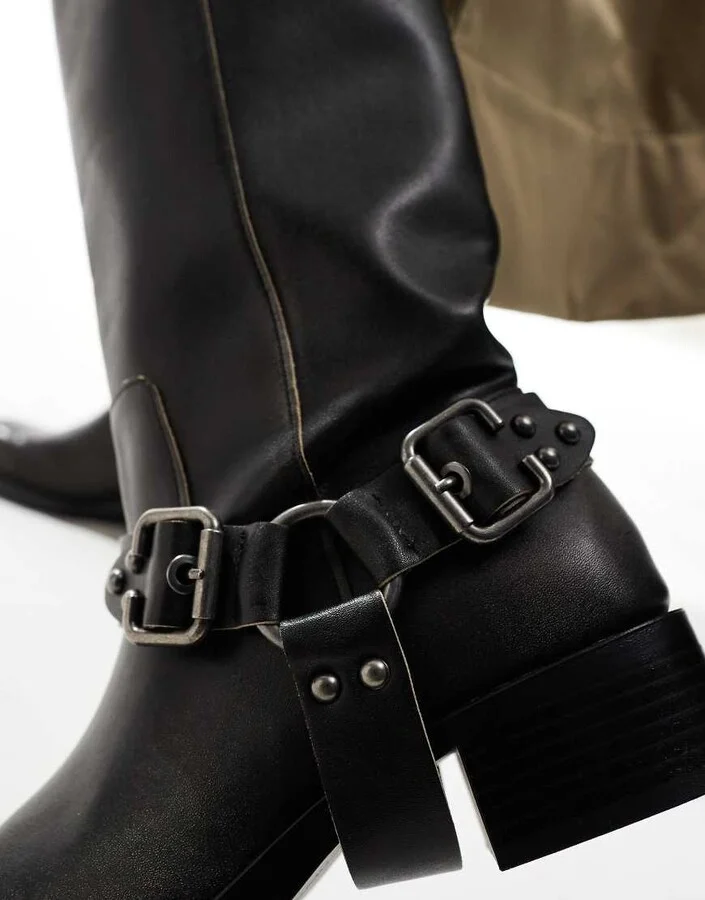 Stradivarius buckle moto boot in gray - Image 4