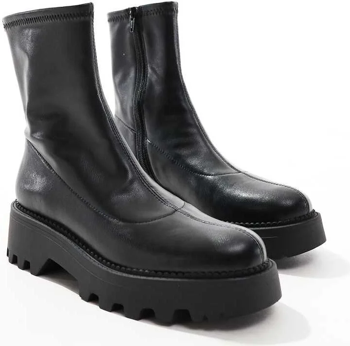 Stradivarius chunky flat boot in black - Image 2