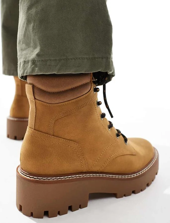 Stradivarius chunky flat boot in brown faux suede - Image 2