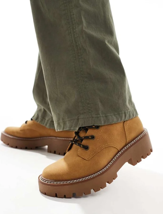 Stradivarius chunky flat boot in brown faux suede - Image 4