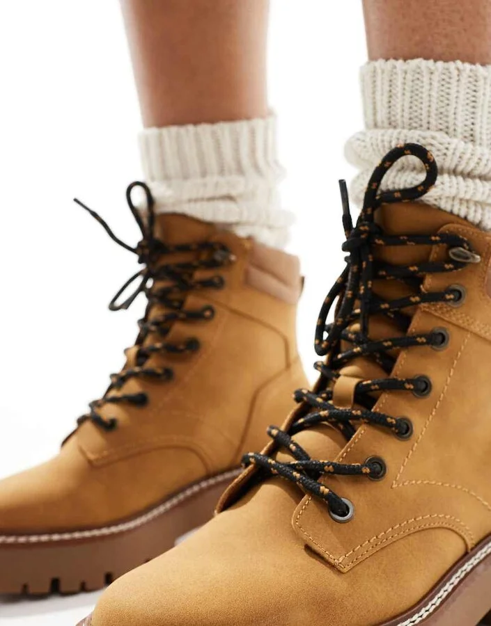 Stradivarius chunky flat boot in brown faux suede - Image 2
